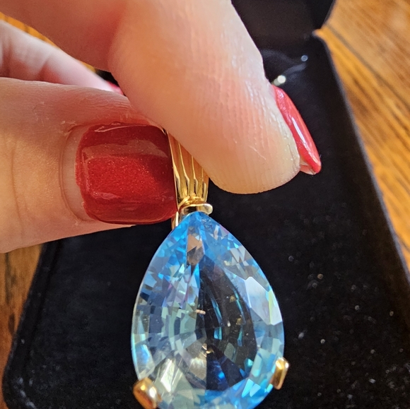 21 Carat Blue Topaz 14K Gold Pendant. - Picture 3 of 4